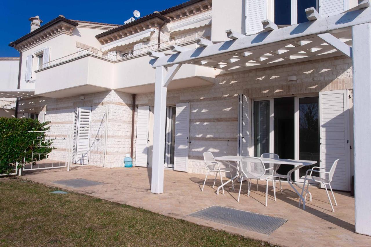S018 - Sirolo, Nuovissimo Trilocale In Pietra Con Giardino Dx Appartement Buitenkant foto