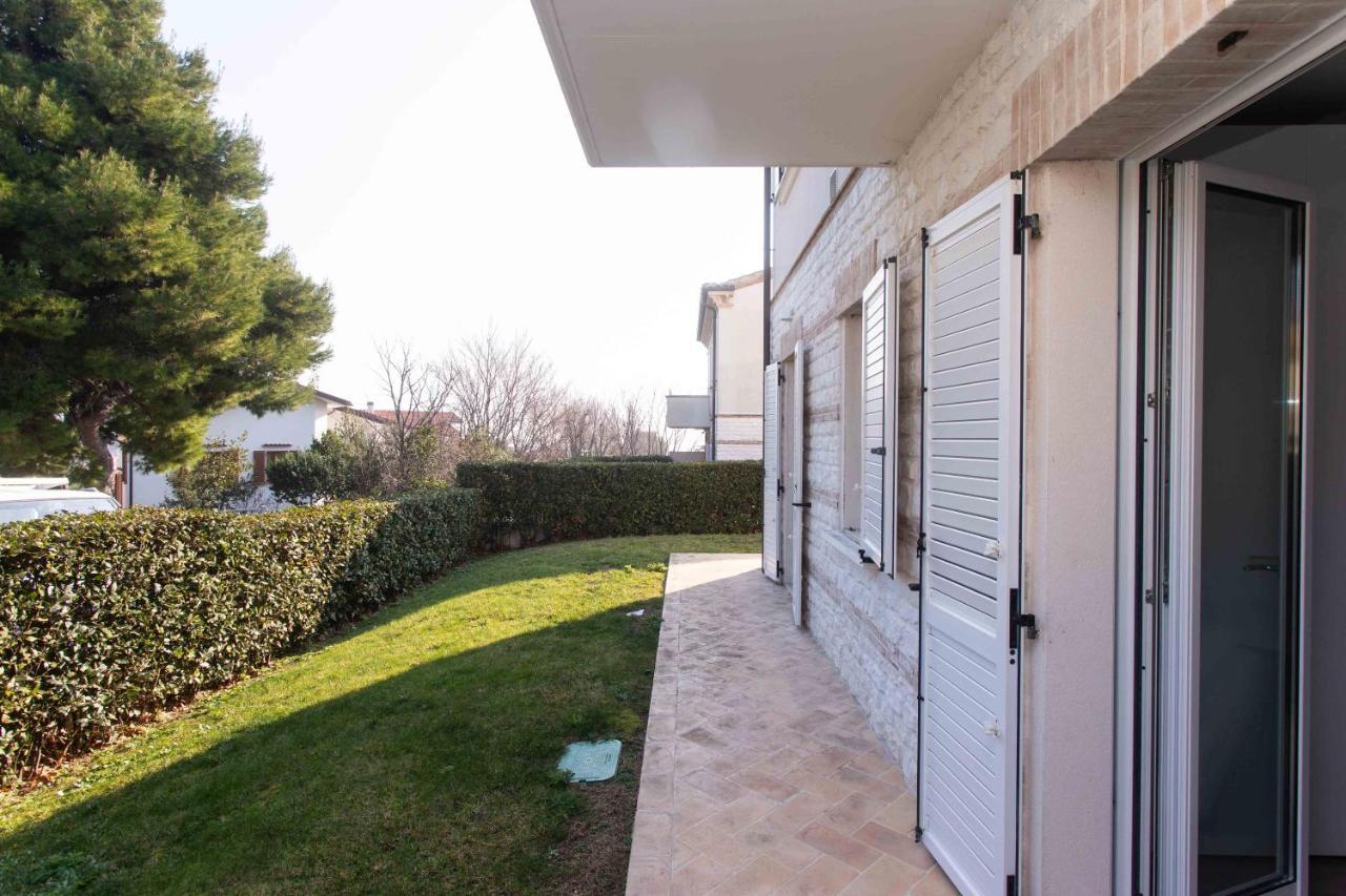 S018 - Sirolo, Nuovissimo Trilocale In Pietra Con Giardino Dx Appartement Buitenkant foto